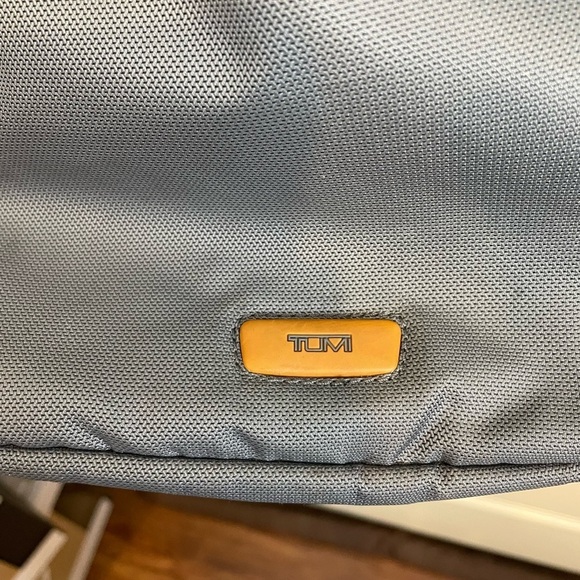 Tumi T-tech Gray Messenger Crossbody Shoulder Bag - Picture 7 of 13